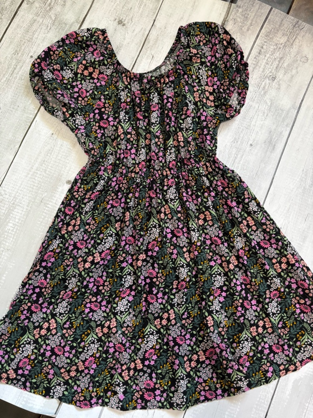 Epic Threads Black Floral Puff-Sleeve Casual Dress with Pink and Green Print